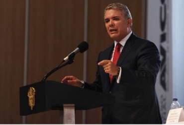 No podemos seguir en ese tire y afloje histórico entre el Congreso y el Ejecutivo, para sacar adelante el campo colombiano. Tenemos todos que jalar hacia el mismo propósito y estoy listo para la concertación de esas políticas, señaló el presidente Duque. Foto: Presidencia de la República. Colombia, presidente Duque exención de imporenta, inversiones que generen empleo en el campo, Congreso Nacional Avícola, paquete de reactivación económica, crédito ministro Valencia, despolitizar el ICA, Bienes públicos de la zona rurales, PIB, Ganadería, ganadería colombiana, noticias ganaderas, noticias ganaderas Colombia, CONtexto ganadero