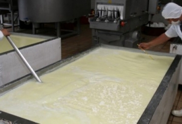 Según el ministro, muchos colombianos están adquiriendo productos a base de lactosuero pensando que son derivados de la leche. Foto: Moir. ganadería, ganadería colombia, noticias ganaderas, noticias ganaderas colombia, contexto ganadero, lactosueros, ministerio de agricultura, ministro de agricultura, lactosueros en colombia, derivados de la leche, importación de lactosueros, invima