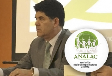 “Incrementar los impuestos promoverá una mayor informalidad del sector ganadero”, dijo Javier Ardila Mateus. Foto: El Nuevo Siglo - facebook.com/AsociacionNacionalDeProductoresDeLecheAnalac IVA generalizado, impacto al consumo, promueve la informalidad, freno al consumo de alimentos, incremento IVA, fomenta la ilegalidad, CONtexto ganadero, noticias de ganadería colombiana.