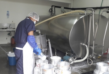 Si continúa la tendencia, este año alcanzará el récord del mayor número de litros de leche acopiados formalmente. Foto: asproleso.blogspot.com Acopio formal leche Colombia octubre 2018, Acopio formal leche Colombia 2018, producción leche Colombia octubre 2018, producción leche Colombia 2018, acopio formal leche 2018, importaciones de leche en polvo colombia, precio pagado al productor 2018, importaciones de leche en polvo tlc, CONtexto ganadero, ganaderos colombia, noticias ganaderas colombia