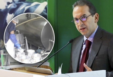 A pesar de un aumento en el acopio formal, aún falta mucho por cubrir la producción nacional, por lo cual el ministro Valencia ha emprendido programas para reforzar las cuencas lecheras. Foto: www.minagricultura.gov.co - asproleso.blogspot.com Ministro Andrés Valencia sector lácteo, ministro Agricultura sector lácteo, Acopio formal leche Colombia diciembre 2018, Acopio formal leche Colombia 2018, producción leche Colombia diciembre 2018, producción leche Colombia 2018, acopio formal leche 2018, importaciones de leche en polvo colombia, precio pagado al productor 2018, importaciones de leche en polvo tlc, CONtexto ganadero, ganaderos colombia, noticias ganaderas colombia