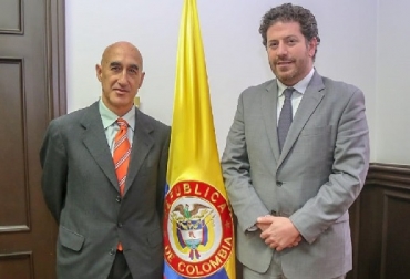 El viceministro de Desarrollo Rural, Javier Pérez Burgos, en reunión con Jesús Quintana, Jefe de la Oficina Subregional para Países Andinos y del Cono Sur del Fondo Internacional de Desarrollo Agrícola (FIDA). Foto: MADR Colombia, Ministerio de Agricultura y Desarrollo Rural, Oficina Subregional para Países Andinos y del Cono Sur del Fondo Internacional de Desarrollo Agrícola (FIDA),Proyecto "Construyendo Capacidades Empresariales Rurales, Confianza y Oportunidad", MinAgricultura invertirá $ 21.995 millones en emprendimientos productivos rurales, Contexto ganadero, noticias ganaderas, emprendimientos rurales