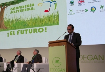 La Línea Especial de Crédito (LEC) de retención de vientres, se mantendrá durante 2020 como una contribución al crecimiento del sector, informó el Ministro Valencia Pinzón. Foto: Fedegán Ganadería, ganadería Colombia, noticias ganaderas, Línea Especial de Crédito (LEC), retención de vientres, 37 Congreso nacional Ganadero, Ministro Valencia Pinzón, noticias ganaderas Colombia, tasa de crédito, Línea especial de crédito, retención de vientres, CONtexto ganadero