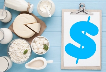Pese a la protección para la producción nacional que genera el aumento en los precios internacionales de los productos lácteos y una tasa de cambio entre los $3.200 - $3.300, la amenaza viene por el lado de lo TLC que permite el ingreso de leche en polvo y productos lácteos en condiciones preferenciales. Foto: freepik.es Precios internacionales de productos lácteos, alza en contratos a futuro de producto lácteos, subasta quincenal, Global Dairy Trade, precios contratos futuros de leche en polvo entera, mantequilla, el efecto para Colombia del incremento de precios contratos a futuro de leche, tasa de cambio, ingreso de leche en polvo y productos lácteos vía TLC, Colombia, CONtexto ganadero Fedegán-FEP