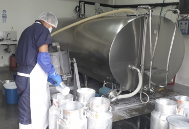 Antes de la medida de la cuarentena impuesta por el Gobierno para frenar el contagio por coronavirus, la industria compró más de 790 millones de litros. Foto: asproleso.blogspot.com acopio formal leche marzo 2020, leche Colombia, compra leche, Acopio leche marzo 2020 Colombia, producción leche, Acopio formal leche Colombia marzo 2020, Acopio formal leche, recolección de leche en Colombia, producción leche Colombia 2020, precio leche cruda Colombia 2020, precio pagado al productor 2020, coronavirus, COVID-19, cuarentena, Ganadería, ganadería colombia, noticias ganaderas, noticias ganaderas colombia, CONtexto ganadero