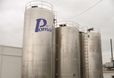 La empresa se preocupa por generar empleo en Cajicá, municipio donde está ubicada su planta principal. Foto: noticiascolombianas.blogspot.com Ganadería, ganadería colombia, noticias ganaderas, noticias ganaderas colombia, CONtexto ganadero, Nelson Molano Lácteos Pomar, gerente Lácteos Pomar, historia Lácteos Pomar, Lácteos Pomar nueva imagen, Lácteos Pomar 2019, ventas Lácteos Pomar, Lácteos El Pomar, consumo de leche, consumo de leche en colombia, aumento consumo de leche en colombia, El Pomar, Nelson Molano, Nelson Molano El Pomar, empleos el pomar, generación de empleos el pomar