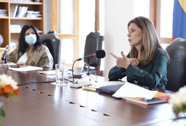 Cerca de mil mujeres ganaderas se beneficiarán con crédito para compra de ganado, mejoramiento de praderas, capital de trabajo y mejoramiento genético, entre otros. Foto: mlr.vicepresidencia.gov.co Mujer Rural, Reactivación económica, Bancolombia, Línea de Crédito, vicepresidenta, inclusion, generación de empleo, equidad de la mujer, Minagricultura, gremios, fedegan, compra de ganado, mejoramiento de praderas, Capital de Trabajo, mejoramiento genético, Ganadería, ganadería colombia, noticias ganaderas colombia, CONtexto ganadero
