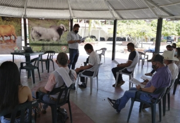 En diez departamentos del país, el Cipav viene trabajando con los ganaderos y otras organizaciones para establecer los costos de producción de la leche. Foto: Cortesía Costos de Producción, Cipav, fedegan, Comité de Ganaderos, Econometría, unión europea, presupuesto, Ganadería Sostenible, sector lácteo, informalidad, Calidad de la leche, Onac, talleres, costos rápidos de producción de leche, Tecnología, Ganadería, ganadería colombia, noticias ganaderas colombia, CONtexto ganadero