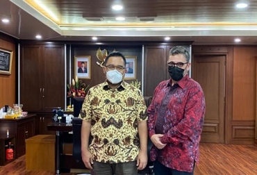 El embajador de Colombia en Indonesia, Juan Camilo Valencia, sostuvo un reciente encuentro con Bagya Mulyanto, director financiero de la empresa estatal BULOG, con el fin de realizar un seguimiento al proceso de admisibilidad para la exportación de carne bovina colombiana. (Foto Embajada de Colombia en Indonesia) Colombia, Indonesia, mercado de carne de bovino, Colombia a punto de abrir los mercados de carne y animales en pie de Indonesia, ICA, FEP, protocolo sanitario, embajador de Colombia en Indonesia, Juan Camilo Valencia, ministro de Agricultura de Indonesia, Syahrul Yasin Limpo director general de Ganado y Salud Animal de Indonesia, Ir Nasrullah M.Sc, Augusto Beltrán Segrera, ganadería, ganadería Colombia, noticias ganaderas, noticias ganaderas Colombia, CONtexto ganadero