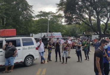 El paro y los bloqueos de vías siguen causando un gran perjuicio a la economía colombiana con la parálisis de empresas y el desabastecimiento de productos básicos. Foto: alertasantanderes.com paro, bloqueos, empresas, empleos, Confecámaras, Cámaras de Comercio, Santander, norte de santander, operación, capacidad, ventas, desabastecimiento, microempresas, pymes, sacrificio, plantas de beneficio, leche, planta pasteurizadora, Ganadería, ganadería colombia, noticias ganaderas colombia, CONtexto ganadero
