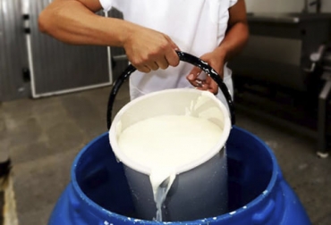 El declive del acopio de leche continuó en julio, luego de meses de graves caídas como mayo y junio, en tanto que el precio pagado subió por una escasez de oferta del líquido. Foto: upra.gov.co Acopio 2021, acopio formal leche 2021, leche Colombia, compra leche, Acopio leche julio 2021 Colombia, producción leche, Acopio formal leche Colombia 2021, recolección de leche en Colombia, producción leche Colombia 2021, precio leche cruda Colombia 2021, precio pagado al productor 2021, ganado bovino, ganadería bovina, carne, leche, ganaderos, ganaderos colombia, ganado, vacas, vacas Colombia, bovinos, Ganadería, ganadería colombia, noticias ganaderas, noticias ganaderas colombia, CONtexto ganadero, contex