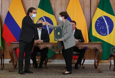 El Memorando fue firmado entre los ministros de Agricultura de ambos países, Rodolfo Zea y Tereza Cristina. Foto: Cortesía. Ganadería, ganadería colombia, noticias ganaderas, noticias ganaderas colombia, CONtexto ganadero, brasil, acuerdo de entendimiento entre colombia y brasil, colombia y brasil, visita de ivan duque a brasil, jair bolsonaro, acuerdo memorando de entendimiento entre colombia y brasil,
