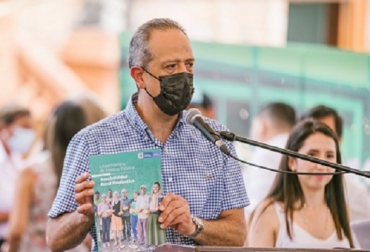 “Por medio de los nuevos lineamientos que establece la Política de Asociatividad Rural los productores van a poder acceder a economías de escala”, dijo el viceministro de Desarrollo Rural, Omar Franco. Foto: MADR Omar Franco, viceministro de Desarrollo Rural, Asociatividad, Asociatividad Rural, Política de Asociatividad Rural, Lineamientos de Política para la asociatividad rural, economías de escala, Ruta para la Asociatividad Rural Productiva, Sistema de información de asociatividad rural, Asociatividad Agroempresarial Integrada, vacas, vacas Colombia, lechería, bovinos, ganadería bovina, ganadería bovina Colombia, noticias ganaderas, noticias ganaderas Colombia, contextoganadero