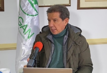 En los primeros días de enero de 2022 los ganaderos se van a movilizar para mostrarle al país lo que la industria hace con el sector al importar masivamente leche en polvo en detrimento de los productores nacionales. Foto: Fedegán José Félix Lafaurie, presidente ejecutivo de Fedegan, Leche, importaciones de leche en polvo, leche en polvo, ganaderos, movilización puertos, Fedegán, Asoleche, escasez de leche, acopio formal, precio leche al productor, vacas, vacas Colombia, lechería, bovinos, ganadería bovina, ganadería bovina Colombia, noticias ganaderas, noticias ganaderas Colombia, contextoganadero