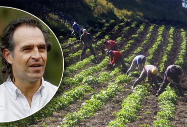 El candidato a la presidencia ha mencionado el apoyo al campo y sus propuestas son enfocadas en el aumento de inversión de vías terciarias así como mejora de las exportaciones. Foto: ojopublico.com.co - elcolombiano.com Fico Gutiérrez, sector agropecuario