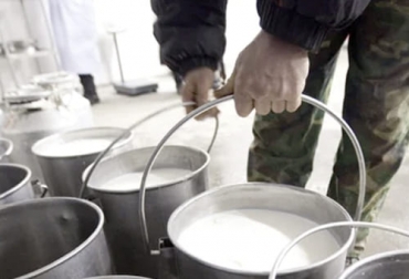 En febrero se pagó un promedio de $1758 por litro de leche, de los cuales $508 correspondieron a bonificaciones voluntarias. Foto: agronegocios.co acopio leche cruda febrero 2022