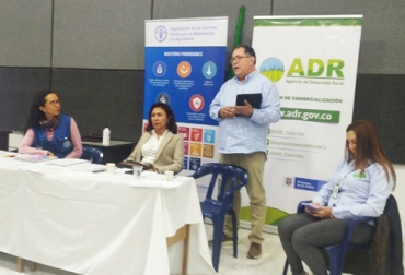 Cerca de 30 asociaciones de ganaderos de Boyacá mejoraron su productividad y competitividad con un proyecto desarrollado por la FAO y ADR. Foto: flickr.com/photos/75113635@N06 Reunión de cierre de proyecto lechero en Boyacá.