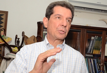 El presidente de Fedegán, José Félix Lafaurie, considera que sin necesidad de expropiar hay gente dispuesta a vender su tierra al gobierno. Foto: elpilon.com.co José Félix Lafaurie, presidente de Fedegán