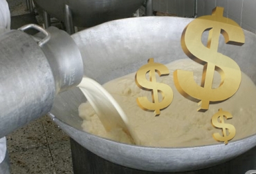 Tanto el pago promedio de la leche como las bonificaciones voluntarias parecen haber llegado a un techo tras un año de crecimiento continuo. Foto: portafolio.co acopio de leche cruda en julio de 2022