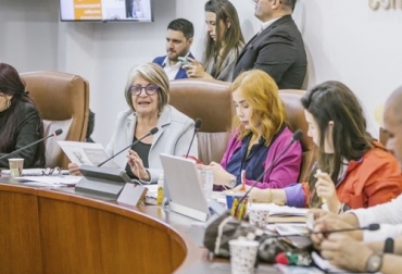 La ministra de Agricultura, Cecilia López considera que el presupuesto del agro para 2023 es insuficiente y pidió una adición. Foto: minagricultura.gov.co Ministra de Agricultura en debate sobre presupuesto