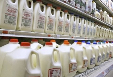 El comercio de productos lácteos con Venezuela fue importante y se espera recuperar esos niveles pero hay certeza que no será en el corto plazo. Foto: portalechero.com Lácteos en estantería