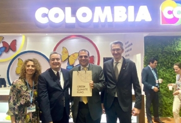 Alicia Montalvo Santamaría, Gerente de Acción Climática y Biodiversidad Positiva de la CAF; Yannick Glemarec, Director Ejecutivo del Fondo Verde del Clima; Luis Alberto Villegas, viceministro de Agricultura y Desarrollo Rural de Colombia; y Juan Lucas Restrepo, CEO de la Alianza Bioversity – CIAT. Foto: IICA Alicia Montalvo Santamaría, Gerente de Acción Climática y Biodiversidad Positiva de la CAF; Yannick Glemarec, Director Ejecutivo del Fondo Verde del Clima; Luis Alberto Villegas, viceministro de Agricultura y Desarrollo Rural de Colombia; y Juan Lucas Restrepo, CEO de la Alianza Bioversity – CIAT. Foto: IICA