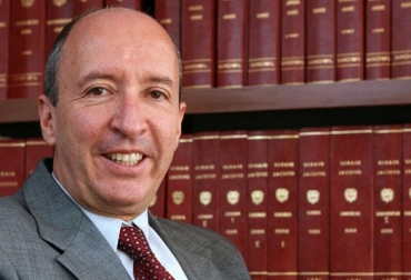 El abogado constitucionalista Juan Manuel Charry Urueña, es escéptico en cuanto las posibilidades que tendrían los mataderos municipales de cumplir con los cada vez más estrictos lineamientos de bienestar animal, sanitarios y fitosanitarios. Foto: Cortesía Juan Manuel Charry Urueña, abogado constitucionalista