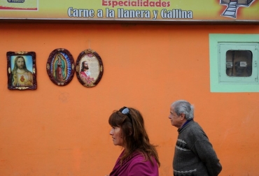 Transeúntes caminan por una calle de Boyacá, en las afueras de Bogotá en septiembre de 2010 © AFP/Archivo Rodrigo Arangua Transeúntes caminan por una calle de Boyacá, en las afueras de Bogotá en septiembre de 2010 © AFP/Archivo Rodrigo Arangua