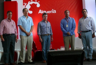 El anuncio fue hecho por el ministro de Comercio, Sergio Díaz-Granados, durante la inauguración de una nueva planta lechera en Santa Marta. Foto: Mincomercio Ministro Díaz-Granados