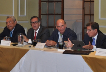 Los miembros de la Cámara Gremial de la Carne de Fedegán se reunieron para tratar el tema comercial con Venezuela. Foto: CONtexto. Reunión Cámara Gremial de la Carne de Fedegán