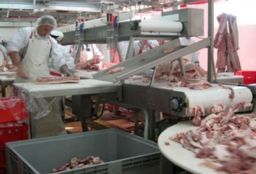 Con el tratado, Colombia enviaría miles de toneladas de carne a Corea del Sur para solventar su déficit. Foto: CONtexto. Carne en Canal