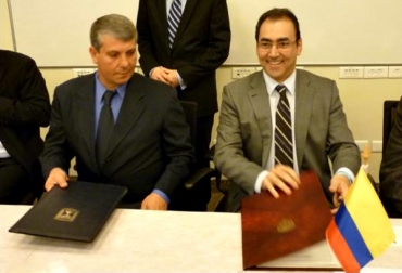 Yoed Magen, embajador de Israel en Colombia, y Sergio Díaz-Granados, ministro de Comercio, Industria y Turismo. Foto: Mincomercio. Yoed Magen, embajador de Israel en Colombia, y Sergio Díaz-Granados, ministro de Comercio, Industria y Turismo. Foto: Mincomercio.