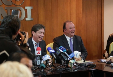El periodo del nuevo presidente será de 2 años y empezará a regir desde el primero de diciembre de 2013. Foto: Andi. Bruce Mac Master y Luis Carlos Villegas