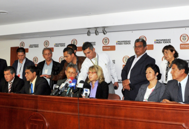 También se pactaron ayudas financieras para sustituir pasivos con tiempos de gracia. Foto: MinTransporte. Se levanta paro camionero - Colombia