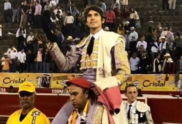Sebastián Castella, obtuvo 3 orejas de sus contendores Barco y Pamplonica. Foto: elmundo.es toros de lidia, bravura, fijeza, nobleza, hechuras, musculados, Castella triunfador, Perlaza vacío, Lorenzo vacío, sin triunfos, noticias de ganadería colombiana, CONtexto ganadero