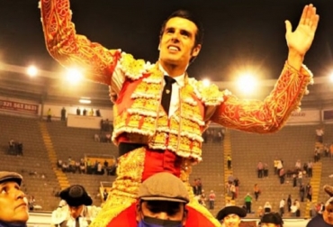 Emilio de Justo por la Puerta Señor de los Cristales. Foto: Camilo Díaz Toros, toros de lidia, Cali, Plaza de Cañaveralejo. 6ª de temporada, Emilio de Justo, Puerta Señor de los Cristales, contextoganadero