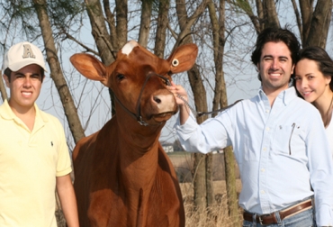 Juan David Rodríguez, Francisco Rodríguez y su esposa Sofía Cordabo. Foto: Francisco Rodríguez-Internet. ganaderos jóvenes colombia
