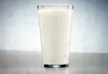 Colombia produce actualmente 6.710 millones de litros de leche al año. Foto: CONtexto ganadero. vaso de leche colombia
