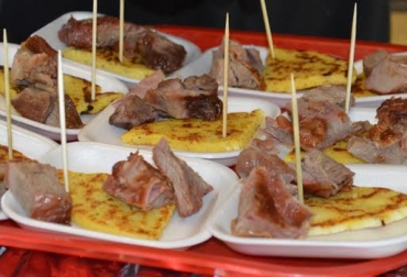 La degustación fue posible gracias a la donación de la Universidad del Tolima. Foto: CONtexto ganadero. Degustación carne raza Romosinuano