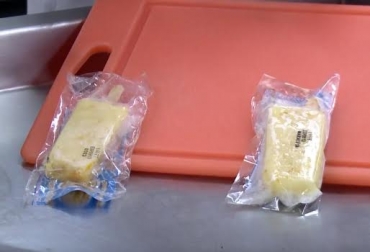 Ante el bajo costo que implica su producción, la universidad pretende fomentar su consumo entre las comunidades más vulnerables. Foto: Universidad de Antioquia. paletas de lactosuero Colombia
