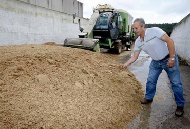El afrecho de cerveza es económico y aporta un gran porcentaje de proteína sobrepasante. Foto: http://cervezartesana.es/tienda/blog/el-bagazo-de-la-cerveza.html. Cebada, afrecho de cebada, afrecho de cerveza, beneficios afrecho de cerveza, ventajas afrecho cerveza, afrecho cerveza alimento bovino, propiedades de la cebada como alimento bovino, alimento forrajero para el ganado, cebada para elaboración de cerveza, CONtexto ganadero, ganaderos Colombia