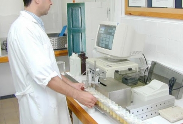 Los productores piden que los centros de análisis sean independientes, así se garantizará un pago justo por la leche. Foto: www.inia.org.uy. Calidad de la leche, laboratorios calidad de la leche, análisis de la leche, industria láctea, análisis de la leche en laboratorios, ganadería colombia, precio de la leche, precio de la leche 2017, alza el precio de la leche, CONtexto ganadero