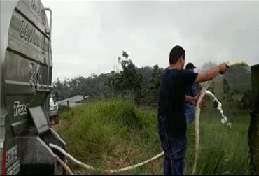 Esto es lo que están teniendo que hacer la gran mayoría de las 400.000 familias productoras de leche en el país, porque la industria no la compra, afirmó Alejandro Galvis Leche, la industria no compra la leche, Alejandro Galvis, CONtexto ganadero, ganadería Colombia