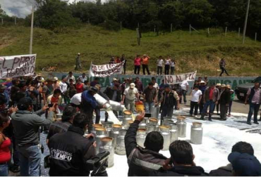 “Se juega con las bonificaciones voluntarias. Al industrial se le permite jugar con ese precio, Mariano Restrepo Flórez, presidente de la Asociación Regional de Ganaderos del Norte en Antioquia Leche, industria baja precio de la leche, Galvis: Nos van a quebrar a los productores, CONtexto ganadero, ganadería Colombia