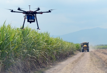 El uso de drones para hacer georreferenciamiento de su predio y conocerlo en detalle es impulsado por empresas como Anka. Foto: http://anka.com.co Herramientas ganaderas para trabajar desde la casa 2017, Comprar ganado en línea, compra ganado online, TVGAN, drones, software ganadero, app Control Ganadero TVGAN, TVGAN app 2017, App Control Ganadero Agroexpo 2017, App BovControl, App Gana+ ganados, aplicaciones ganaderas, Aplicaciones ganaderas Colombia, CONtexto ganadero, ganaderos Colombia