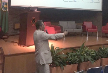 El académico invitó a los ganaderos a ver su negocio como una empresa y no como un pasatiempo. Foto: CONtexto ganadero. planeación, planeación ganadera, planeación forrajera, planeación del pasto, uso correcto del forraje, producción ganadera, héctor anzola vásquez, ganadería colombia, contexto ganadero