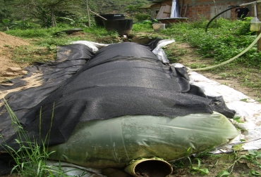 Biodigestor plástico. Foto: biodigestoresena.blogspot.com.co abonos liquidos,biológicos,caldos microbiales,activadores biologicos,fermentados, CONtexto ganadero