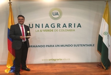 Olber Ayala fue distinguido por el sistema Sembrar Paz. Foto: CONtexto Ganadero extension de conocimiento, sembrar paz, potencialidad sector rural, 28.000 jovenes, 130 colegios, noticias de ganaderia colombiana, CONtexto Ganadero
