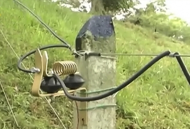 Las cercas eléctricas pueden fallar si se utilizan materiales baratos de baja calidad. Foto: TvAgro Instalación cercas eléctricas, Errores instalación cercas eléctricas, instalación cercas eléctricas, errores cercas eléctricas, Cercas solares, Asodoble cercas eléctricas, paneles solares, cercas eléctricas, energías renovables, comercialización, tecnologías para el sector ganadero, kits solares, energía solar, CONtexto ganadero, ganaderos Colombia, noticias ganaderas Colombia