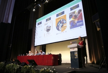 La OIE presentó en la 86.a Sesión General, la situación zoosanitaria en el mundo, incluyendo las zoonosis, registradas entre el 1 de enero de 2017 y el 6 de mayo de 2018. Dra. Paula Cáceres Soto, Jefe del Departamento de Información y análisis de la sanidad animal mundial. © OIE Maurine Tric OIE, OIE situación zoosanitaria en el mundo 2017-2018, Influenza aviar, Peste de pequeños rumiantes (PPR), fiebre aftosa (FA), rabia, tuberculosis bovina, Dermatosis nodular contagiosa (DNC), Peste porcina africana (PPA), Virus de la tilapia del lago, Ganadería, ganadería Colombia, noticias ganaderas, noticias ganaderas Colombia, Contexto ganadero